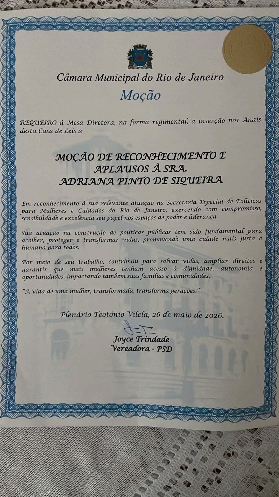 Documento da Moção de Reconhecimento e Aplausos concedida pela Câmara Municipal do Rio de Janeiro a Adriana Pinto de Siqueira em 26 de maio de 2026